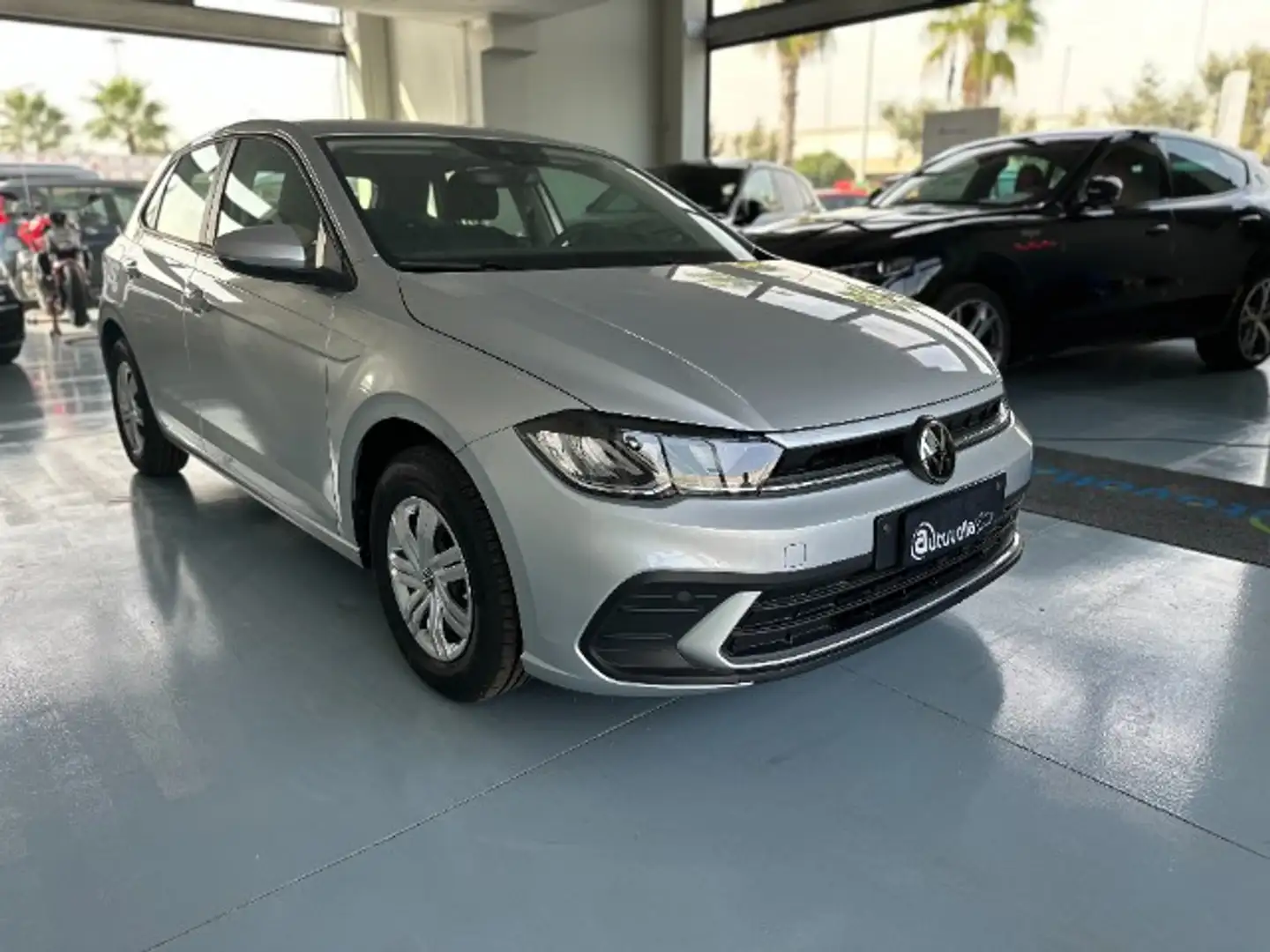 Volkswagen Polo 1.0 Life Silber - 1