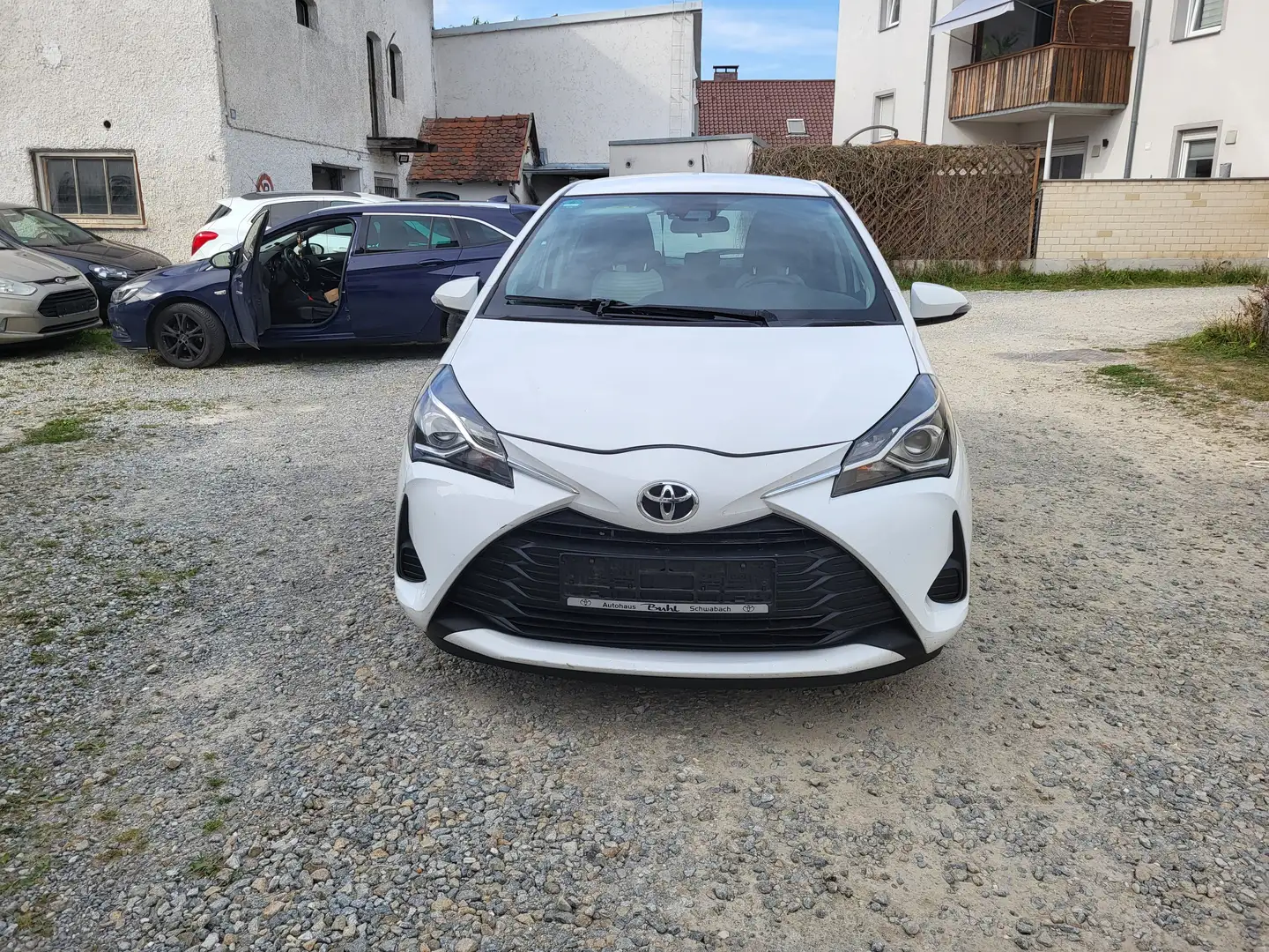 Toyota Yaris Comfort Blanco - 1