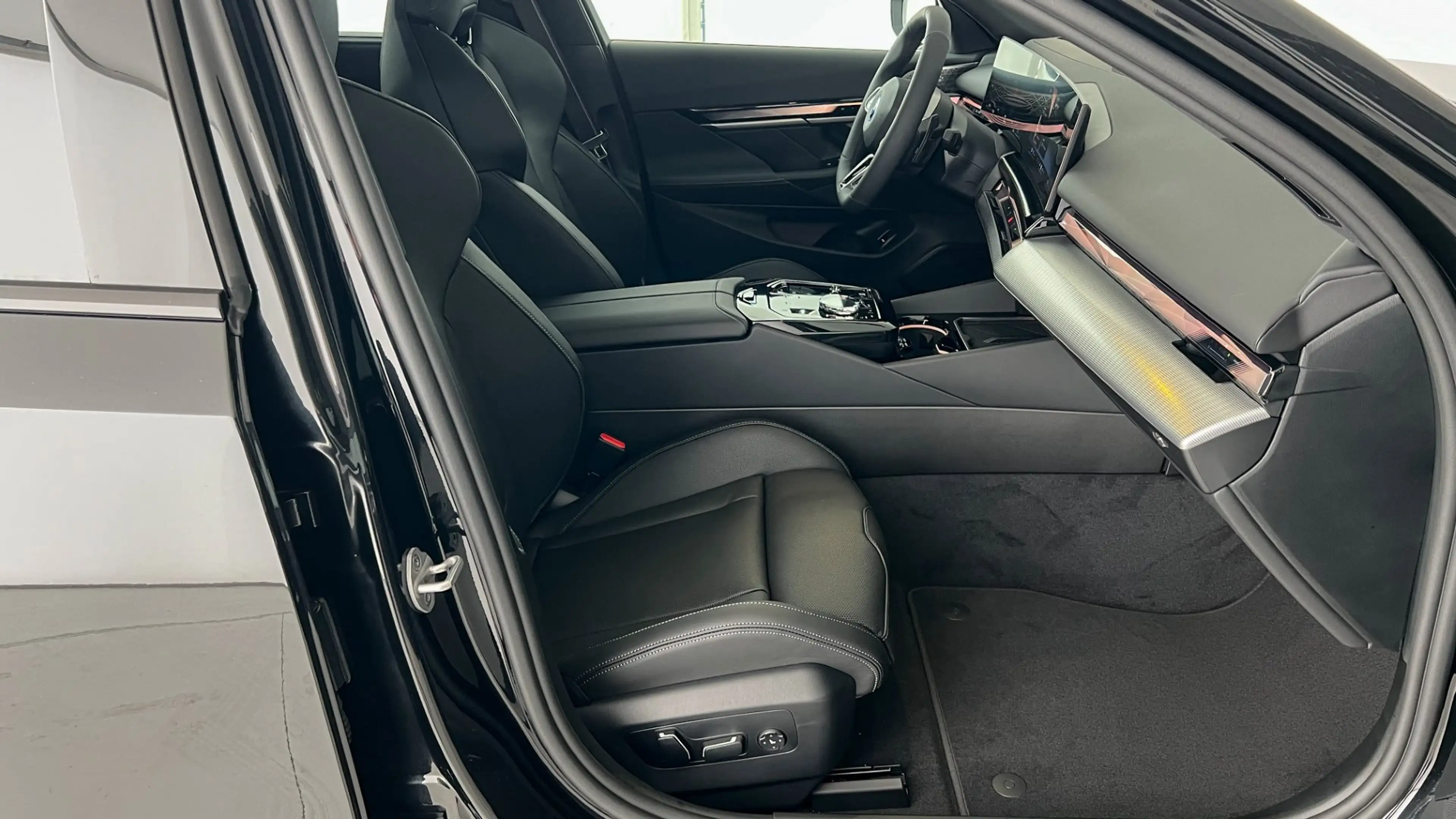 BMW 550 e PHEV xDrive — photo 5