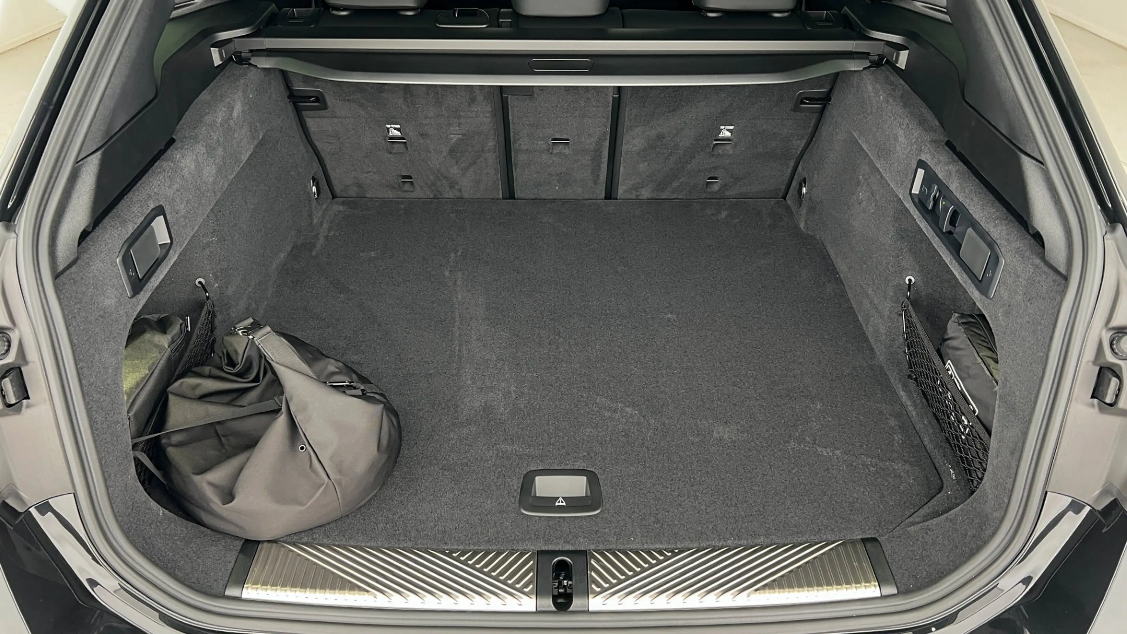 BMW 550 e PHEV xDrive — photo 9