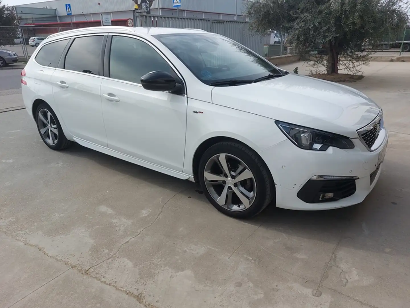 Peugeot 308 SW 1.5BlueHDi S&S GT 130 Weiß - 1