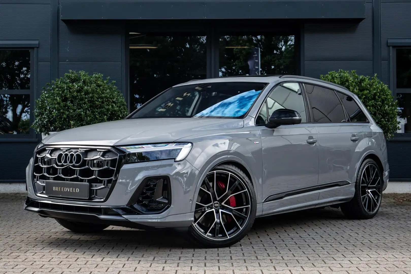 Audi Q7 60 TFSI e Competition 490pk, Carbon, Full-options Grijs - 1