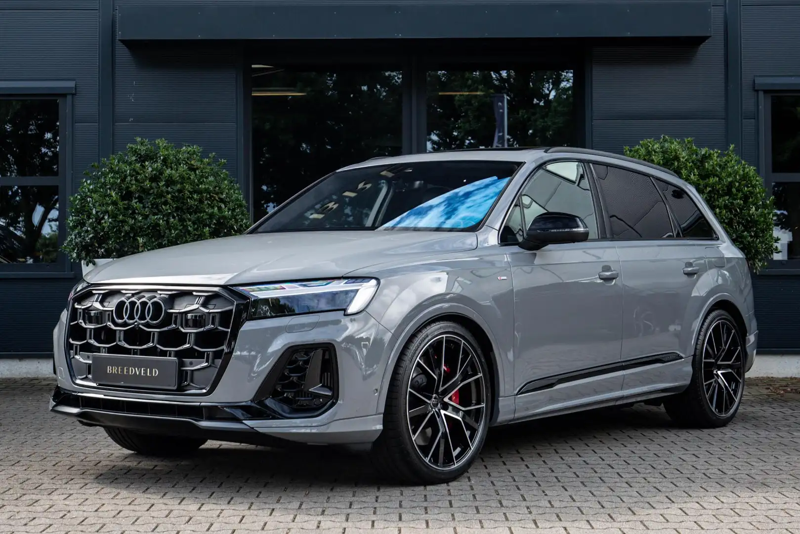 Audi Q7 60 TFSI e Competition 490pk, Carbon, Full-options Grijs - 2