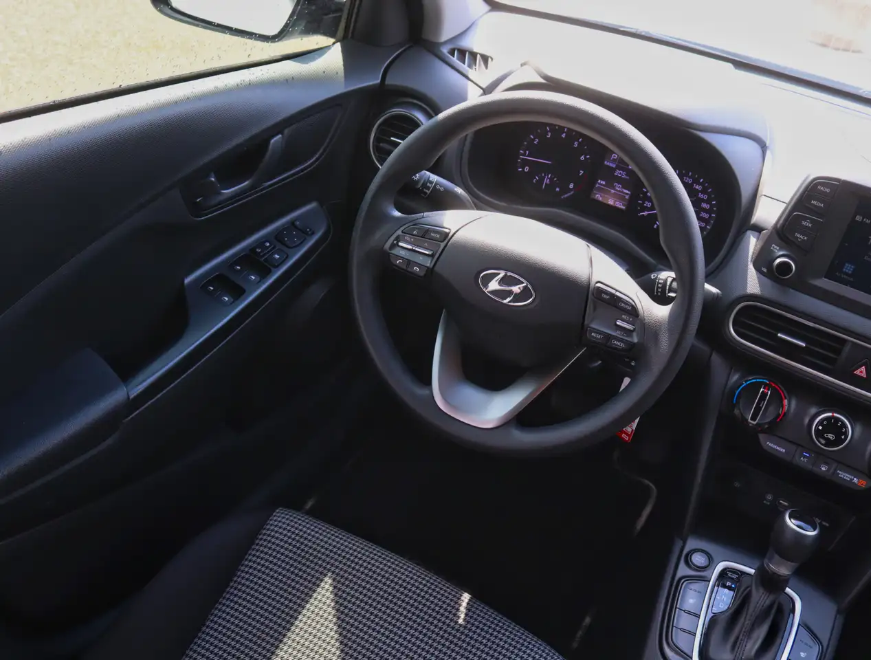 Hyundai KONA снимка Hyundai KONA
