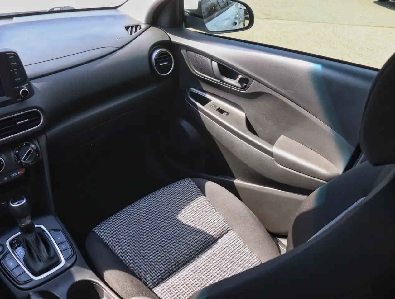 Hyundai KONA снимка Hyundai KONA
