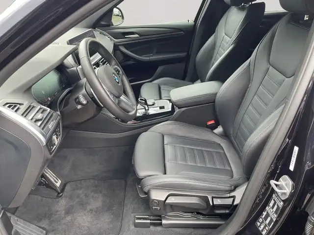 BMW X4 view 8