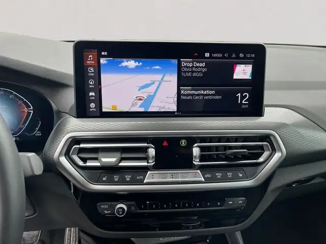 BMW X4 view 12