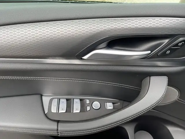 BMW X4 view 14