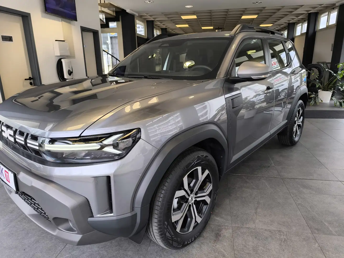 Dacia Duster ECO-G, Expr.Media-Sitzh.-Aluf.-LPG.-Kamera.-AHK ab Grau - 1