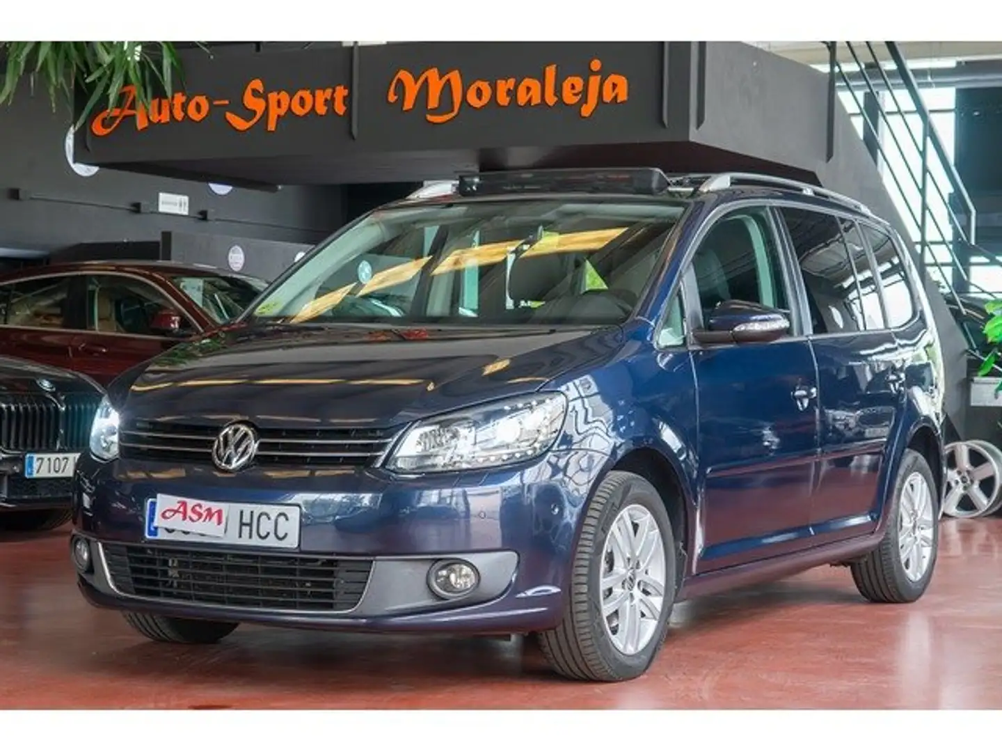 Volkswagen Touran 1.6TDI Advance 105 Azul - 1