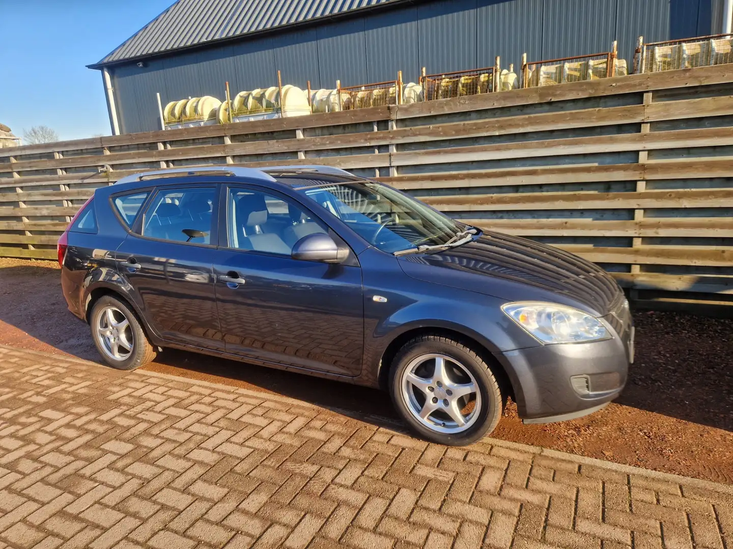 Kia Ceed / cee'd Sporty Wagon 1.4 CVVT X-tra Grau - 1