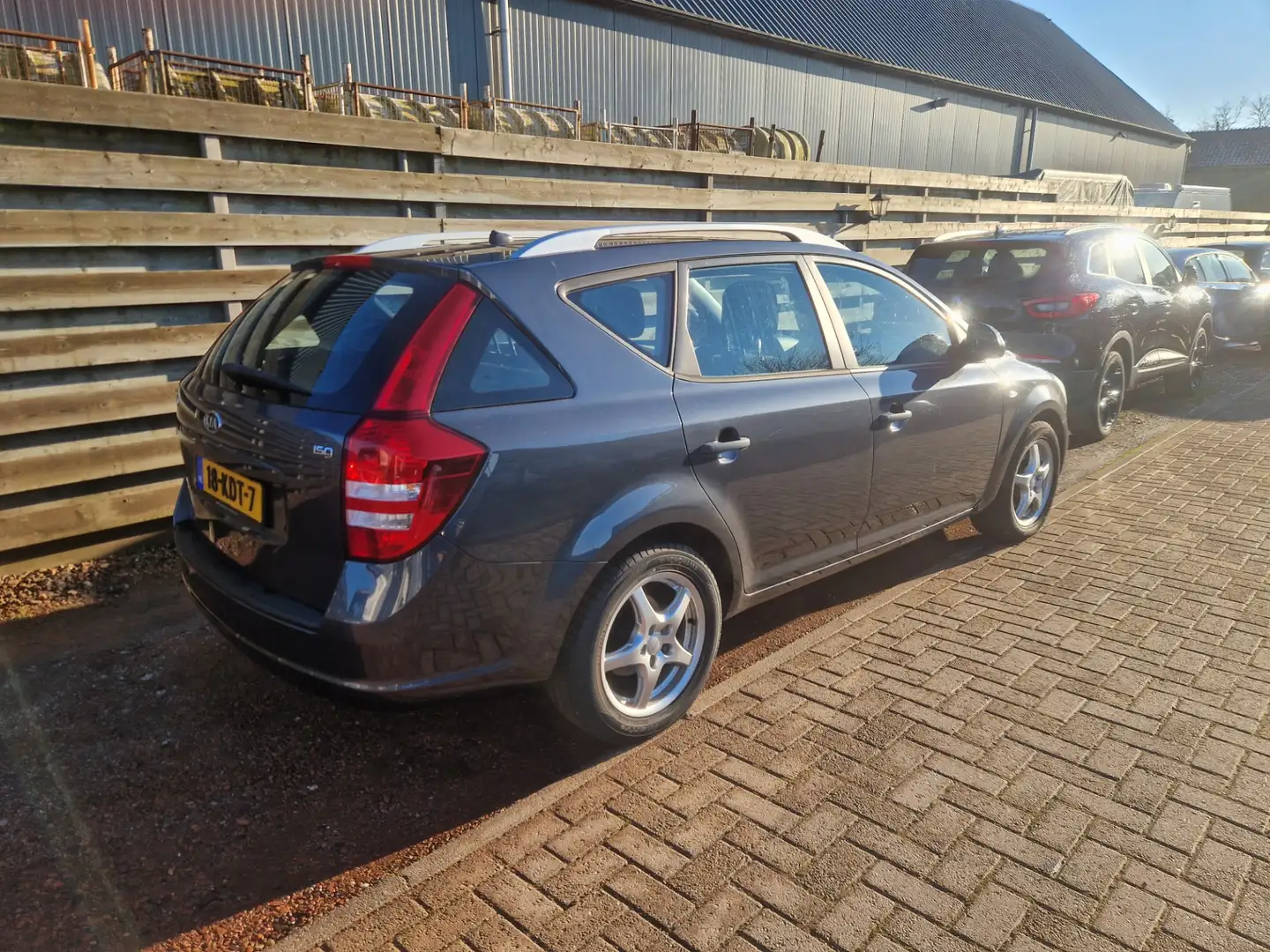 Kia Ceed / cee'd Sporty Wagon 1.4 CVVT X-tra Grau - 2