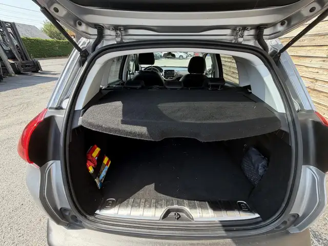Peugeot 2008 view 6