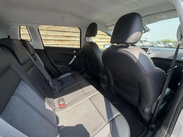 Peugeot 2008 view 12