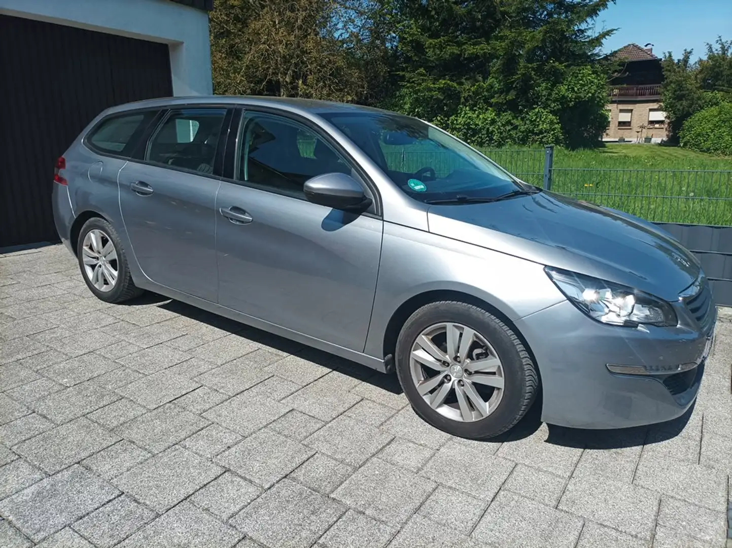 Peugeot 308 308 SW Diesel SW BlueHDi 120 Navi Grau - 2