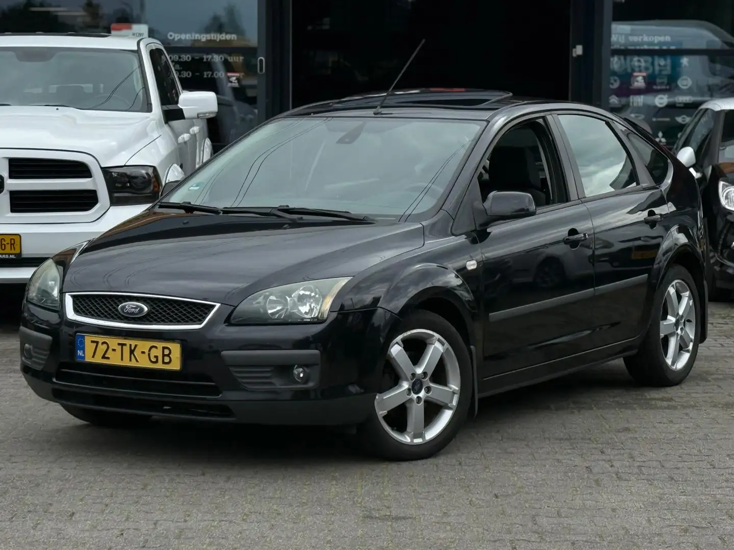 Ford Focus 1.6-16V Futura DAKJE/PDC/CRUISE/CLIMA/APK 2-7-26/T Zwart - 2