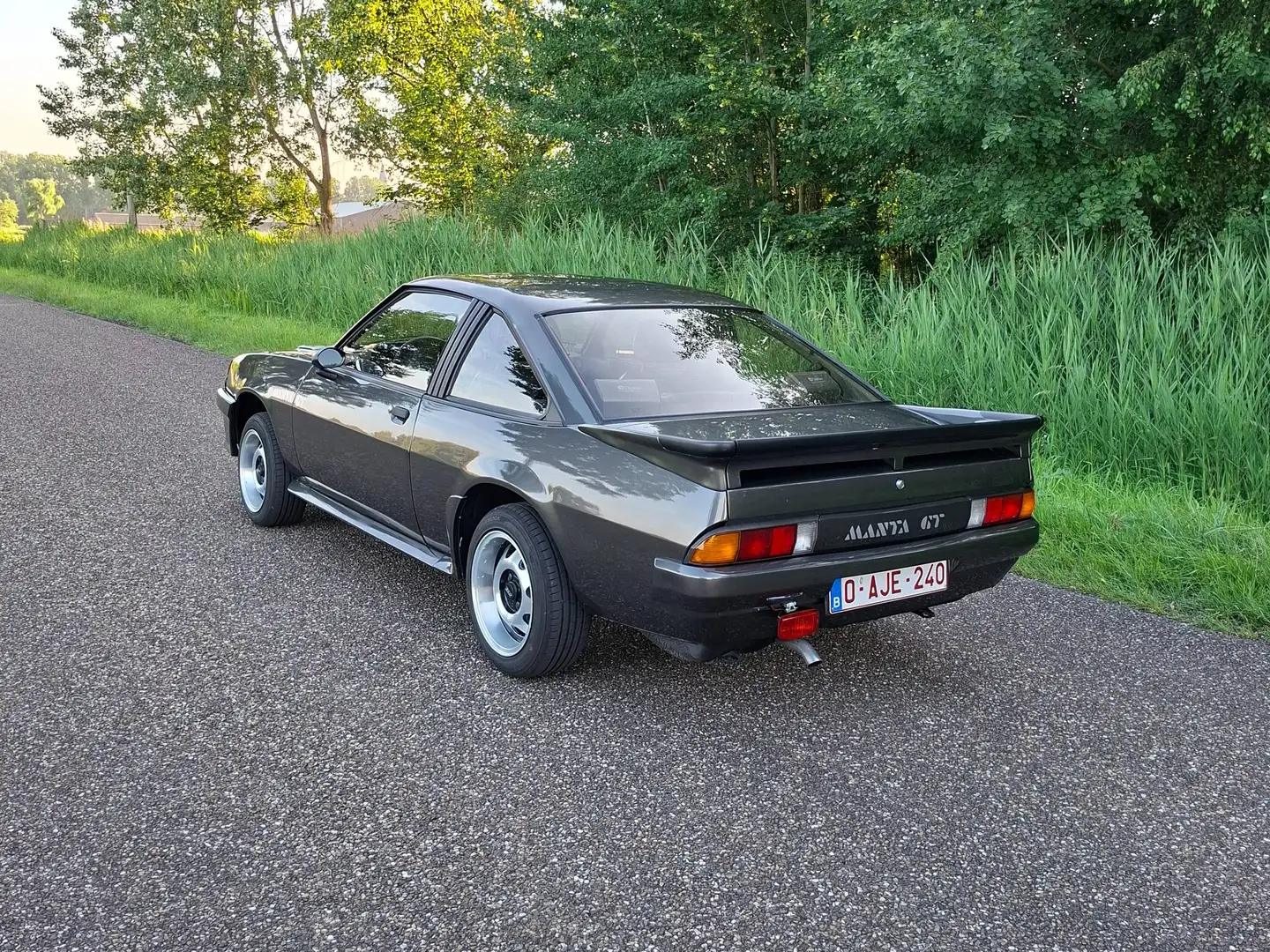 Opel Manta 18s GT Grau - 2