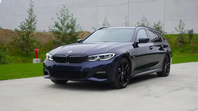 BMW 330 e Touring M Pakket   refined and mystical ensemble