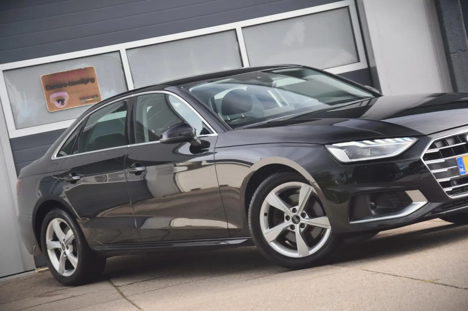 Audi A4 Limousine 35 TFSI Advanced Edition Noir - 2