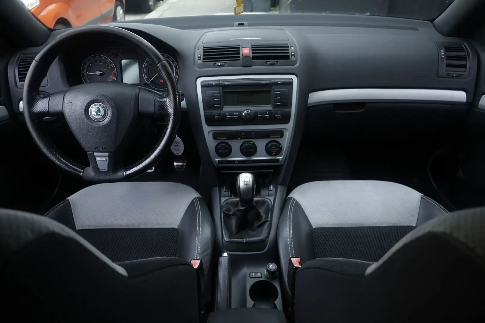 Skoda Octavia Skoda Octavia 2.0 170CV TDI F.AP. RS 125KW ANNO 2 Gris - 2