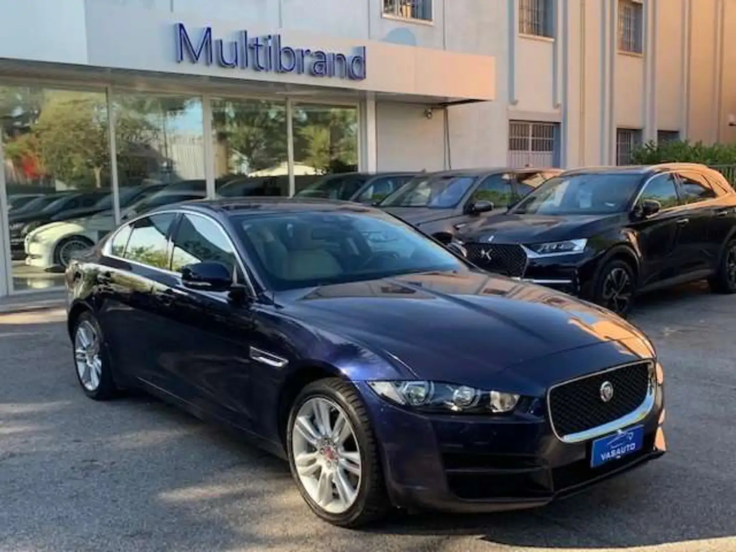 Jaguar XE XE 2.0d Prestige awd 180cv auto Blu/Azzurro - 1