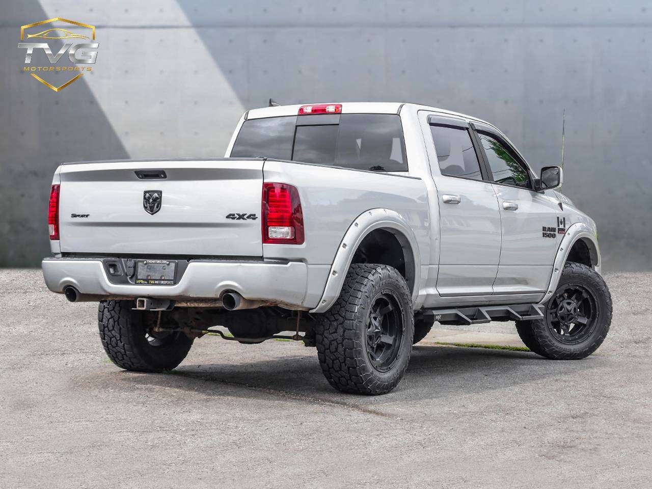 2018 RAM 1500 HEMI | 35" TOYOS | Safety Included - Clean Carfax! — снимка 1