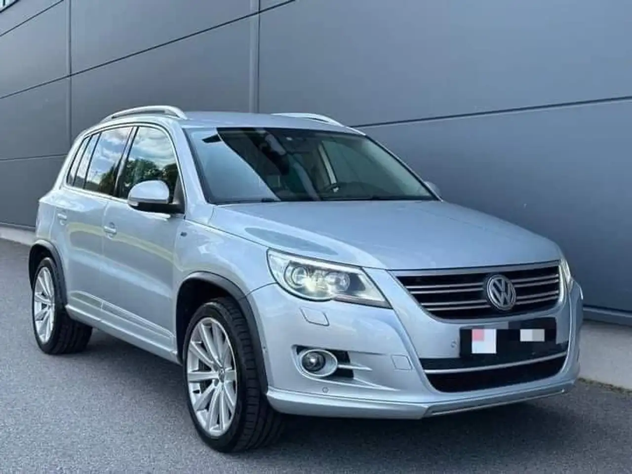 Volkswagen Tiguan 2.0 TDI DPF 4Motion Automatik Track & Avenue — photo 1 of 20