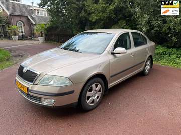 2.0 FSI Elegance/ Airco/ Navi/ Trekhaak/ PDC /