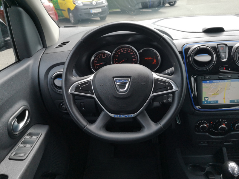 Dacia Lodgy Celebration TCe 130 — photo 13