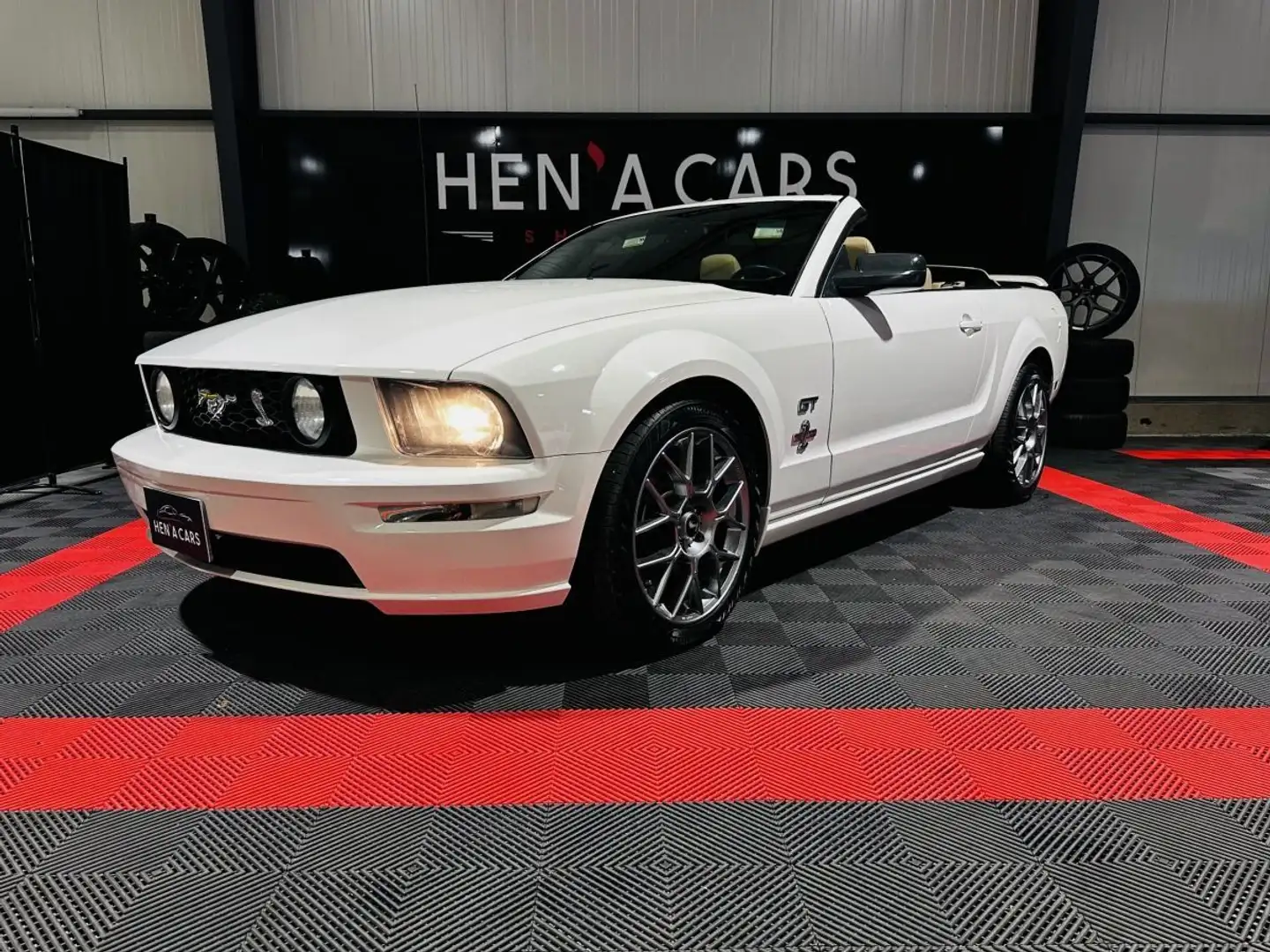 Ford Mustang GT Cabriolet 4.6 V8 300 CV BVA6 Blanc - 1