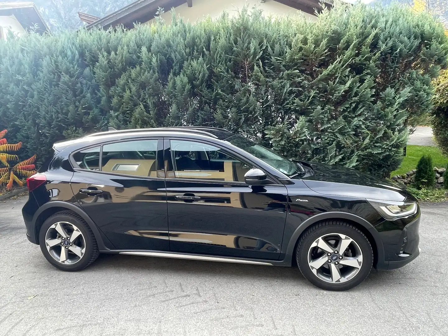 Ford Focus Focus 1,5 EcoBlue Active Aut. Active Schwarz - 2