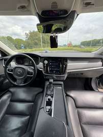 2.0 D4 AWD Momentum Geartronic