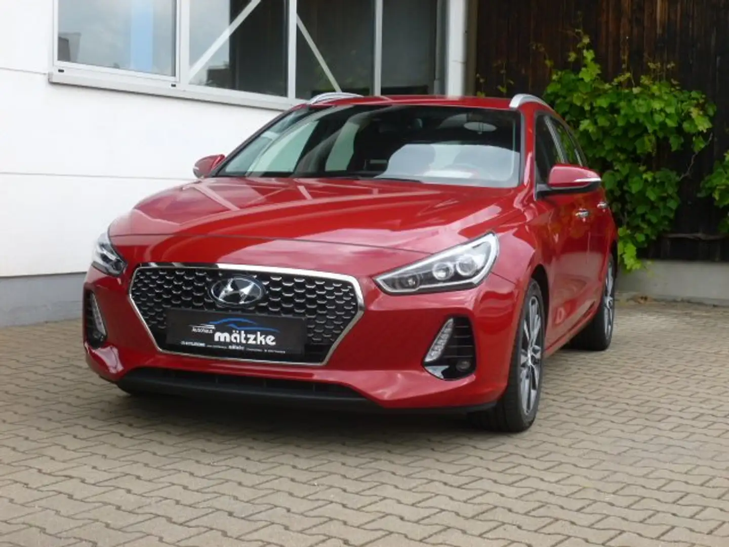 Hyundai i30 Kombi 1.6 CRDI Premium Rot - 1