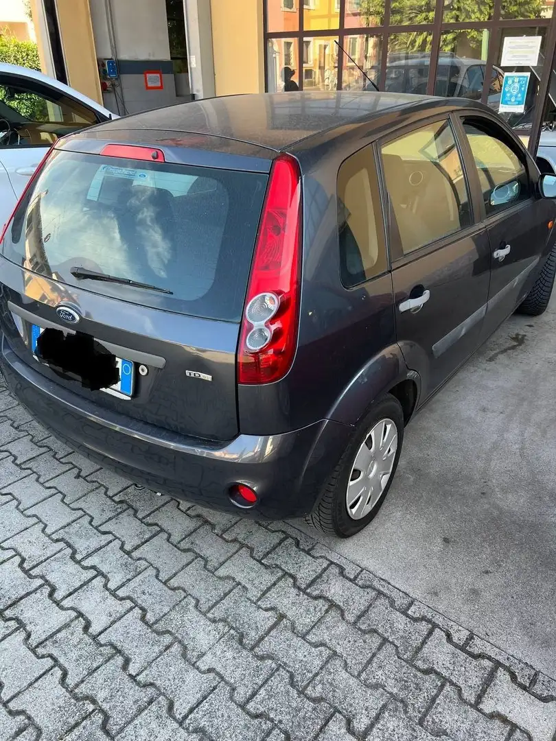 Ford Fiesta Fiesta V 2006 5p 1.4 tdci Titanium Grigio - 2