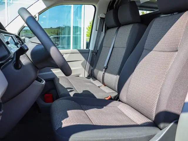 Volkswagen Transporter view 13