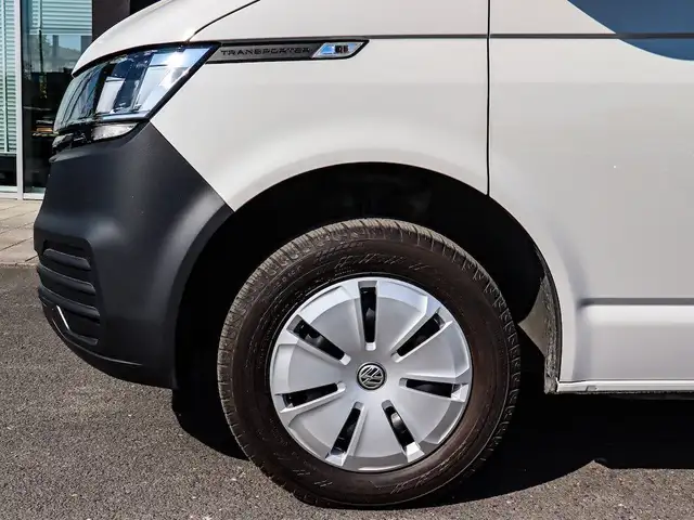 Volkswagen Transporter view 11