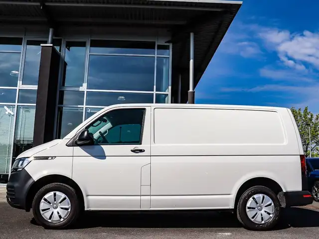 Volkswagen Transporter view 2