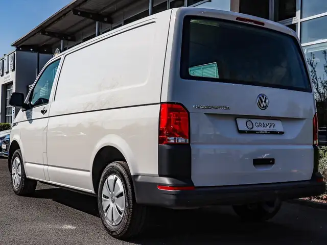 Volkswagen Transporter view 3