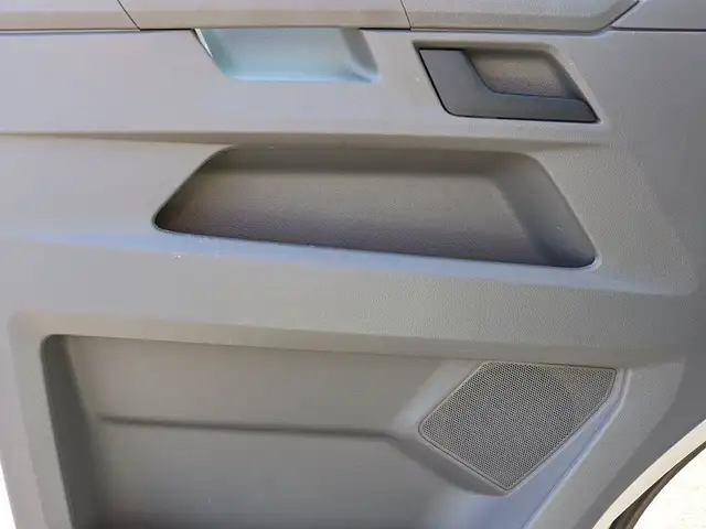 Volkswagen Transporter view 12