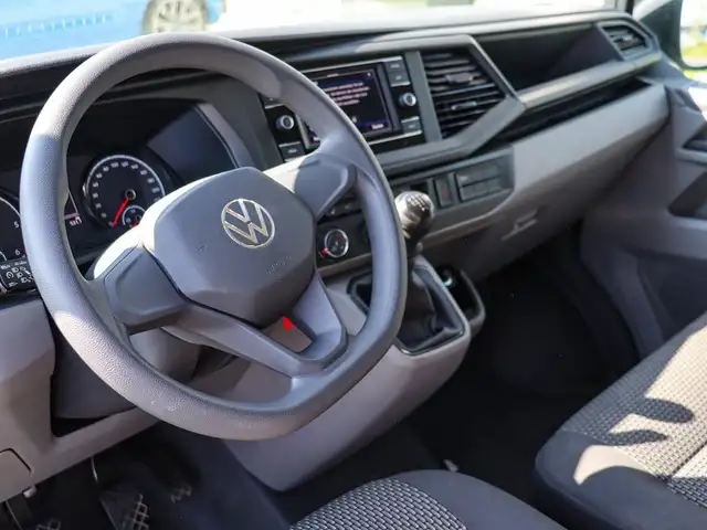 Volkswagen Transporter view 15