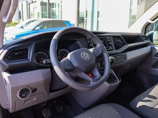 Volkswagen Transporter view 14