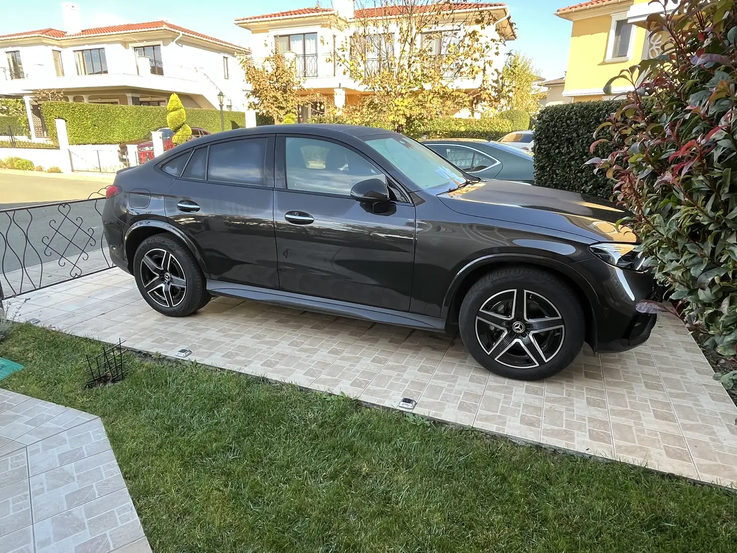 Mercedes-Benz GLC 220 GLC 220 d 4Matic Edition AMG Line (254.305) Grau - 2