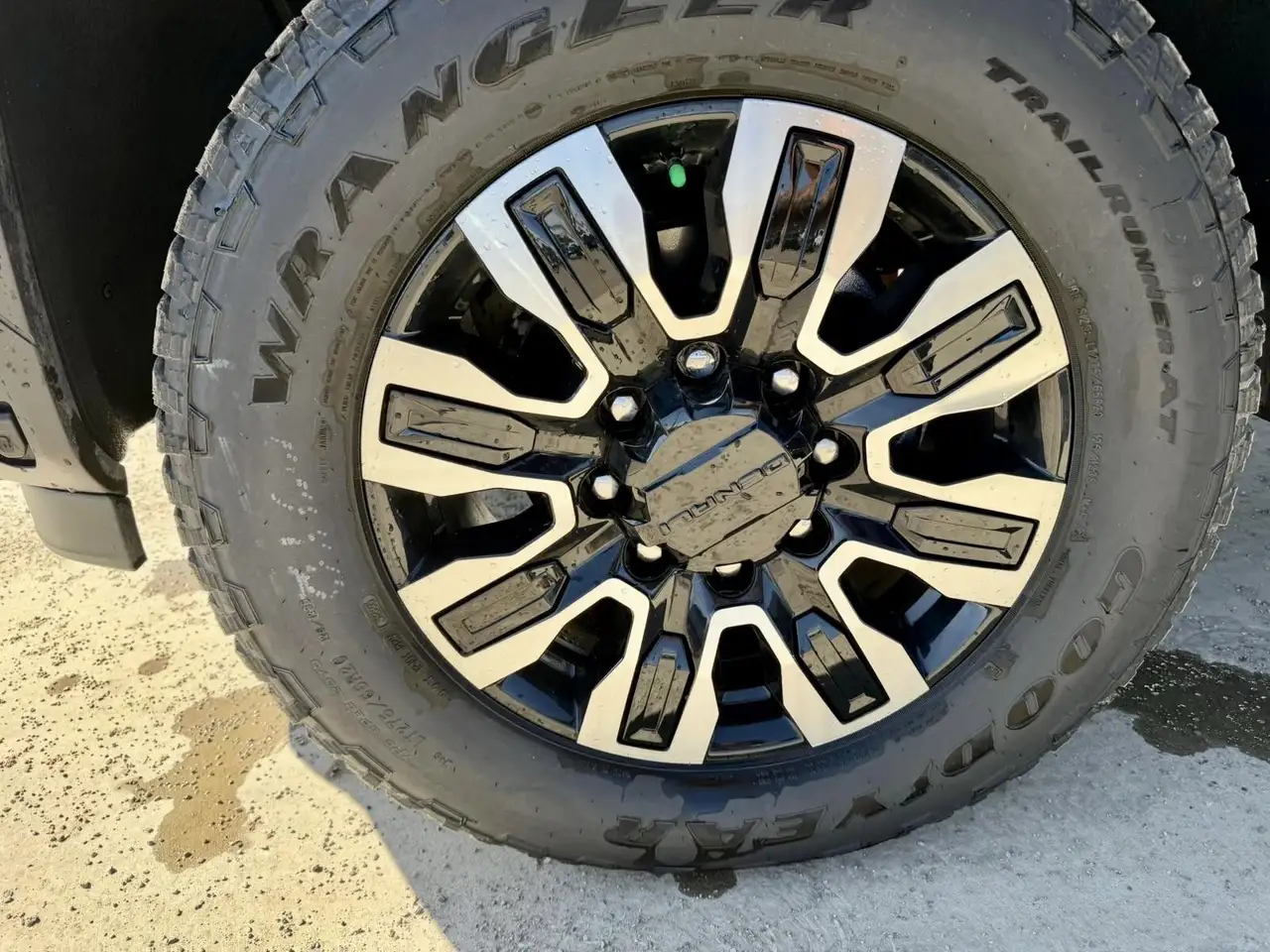 GMC Sierra 3500HD снимка GMC Sierra 3500HD