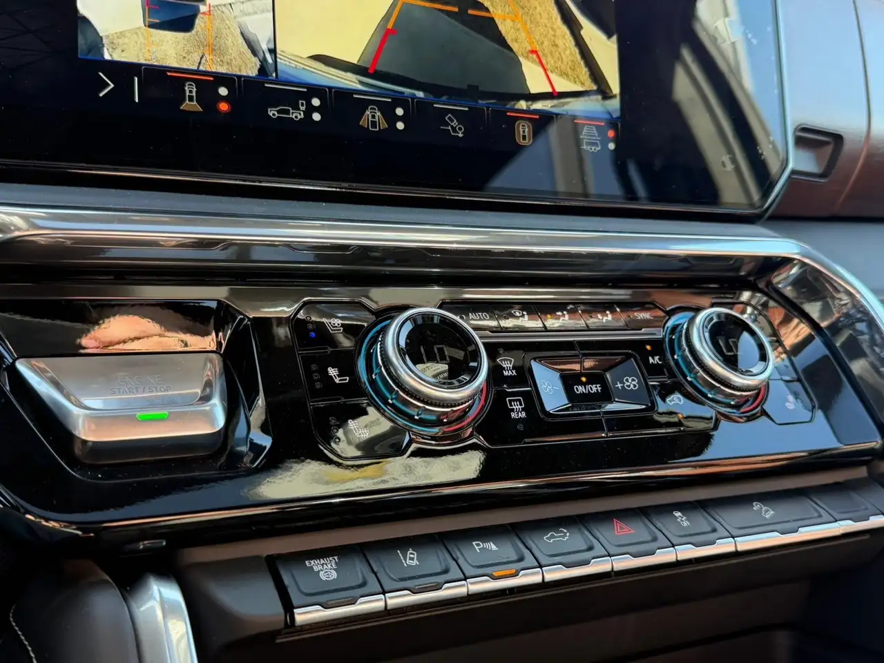 GMC Sierra 3500HD снимка GMC Sierra 3500HD