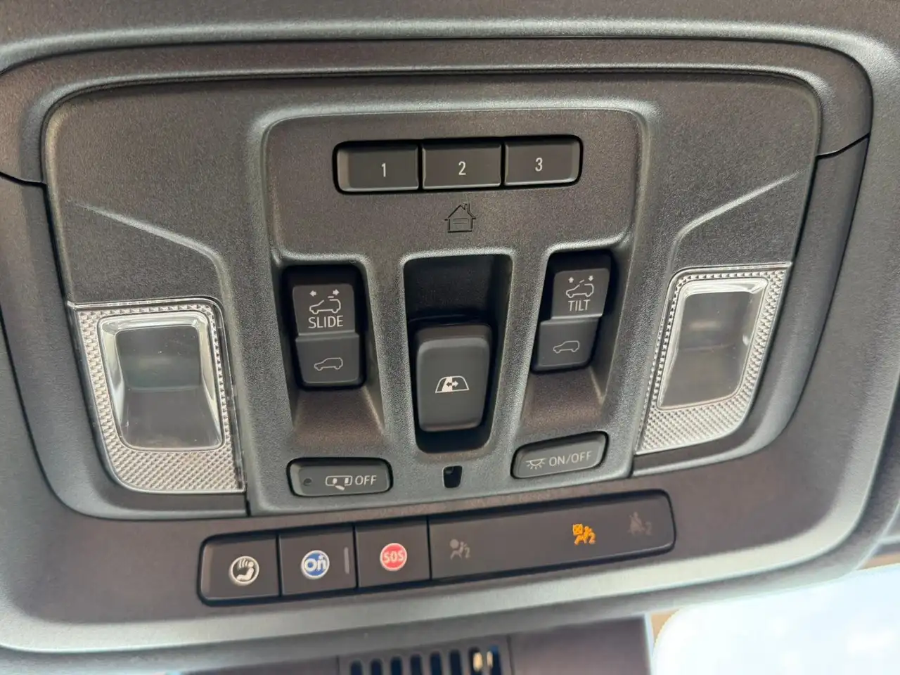 GMC Sierra 3500HD снимка GMC Sierra 3500HD