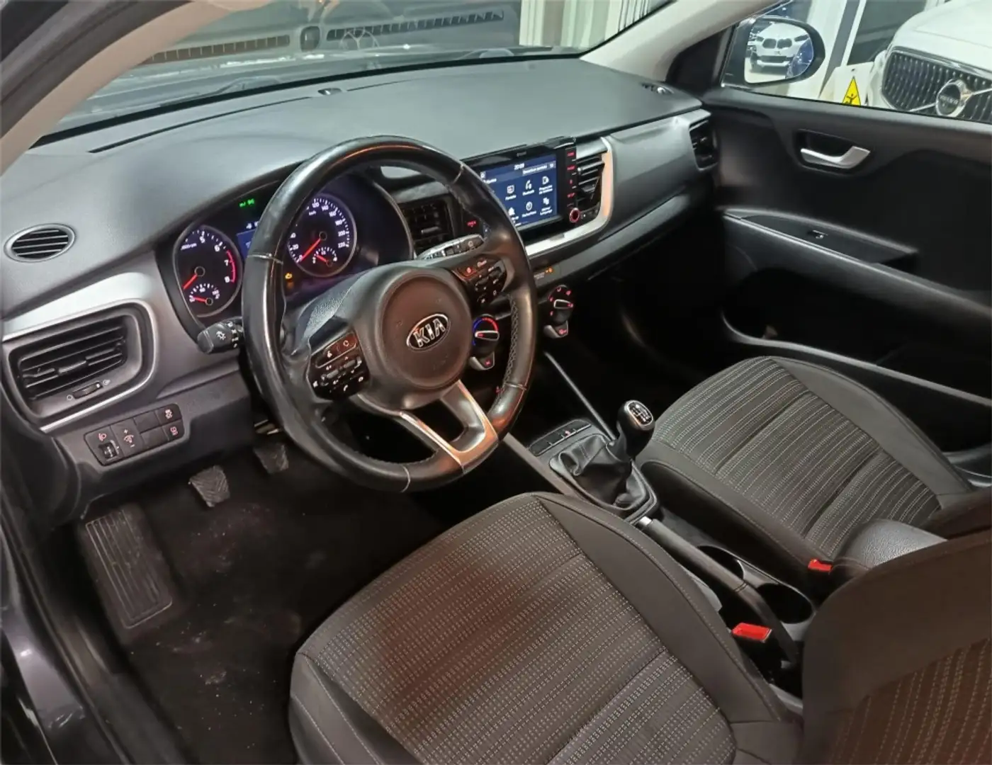Kia Stonic 1.0 T-GDi Eco-Dynamic Tech 100 Gris - 2