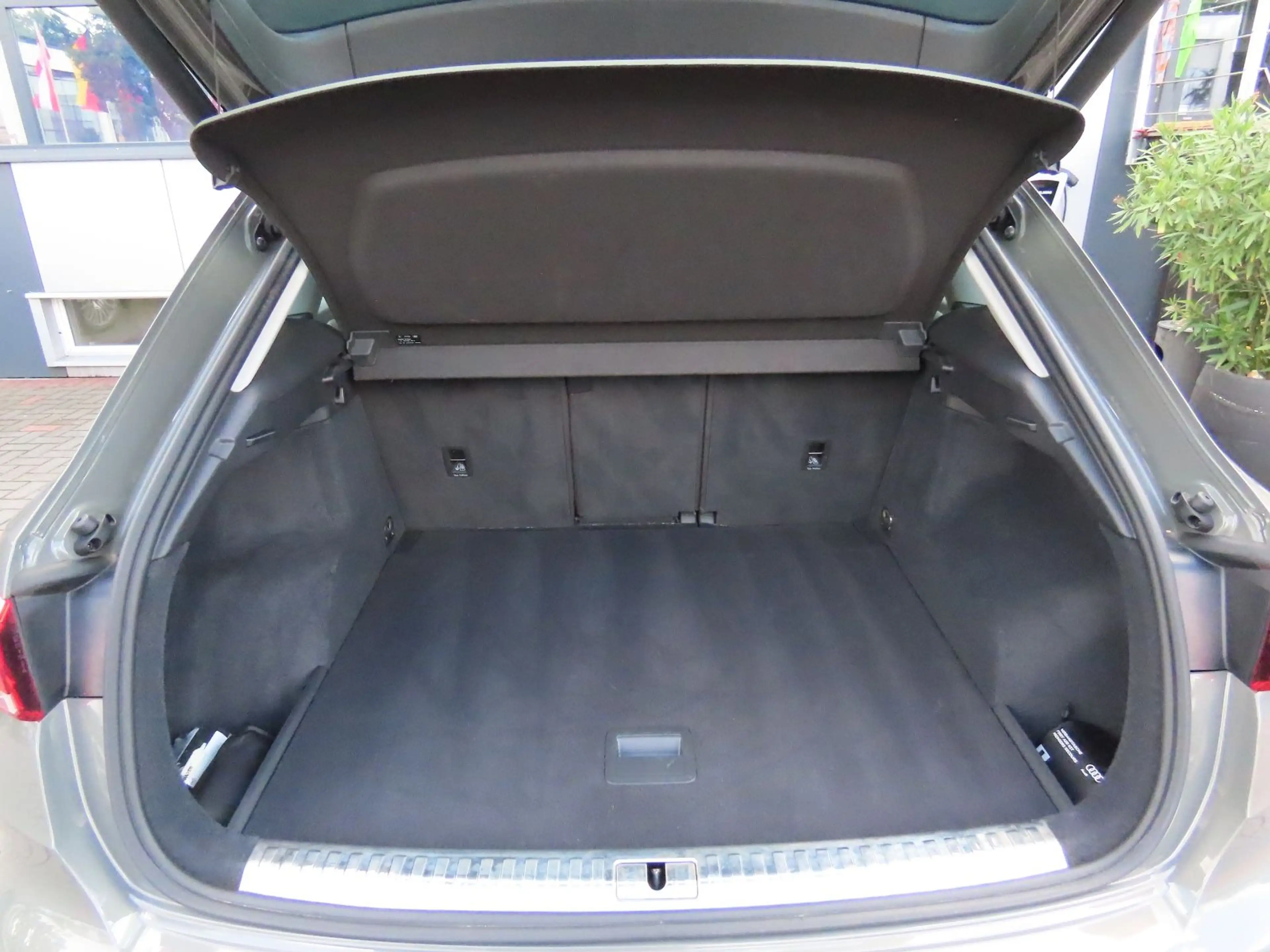 Audi Q3 35 TDI S tronic S line Leder Klimaauto. Navi — photo 9