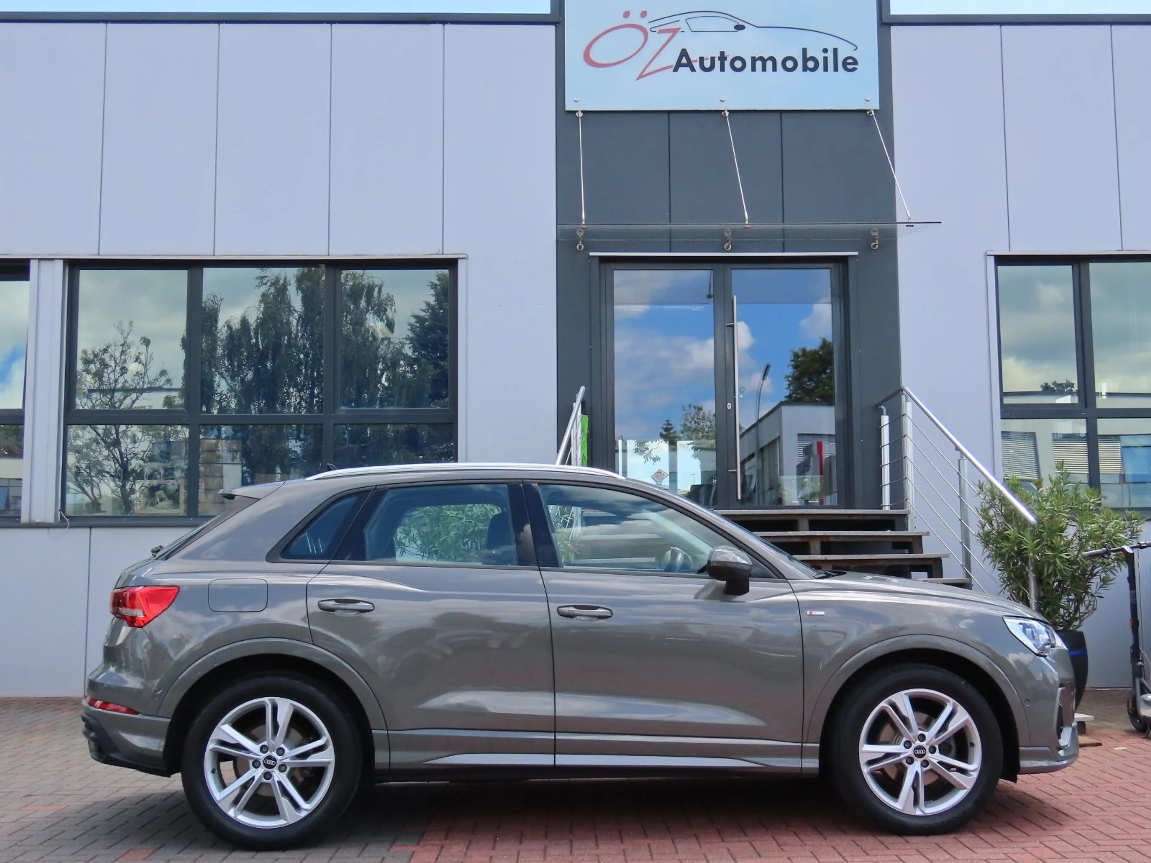 Audi Q3 35 TDI S tronic S line Leder Klimaauto. Navi — photo 12