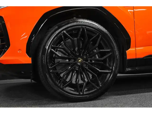 Lamborghini Urus view 14