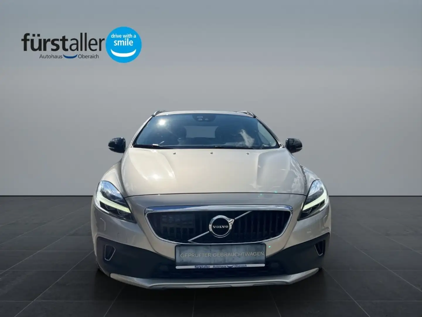 Volvo V40 Cross Country D2 Summum Beige - 2